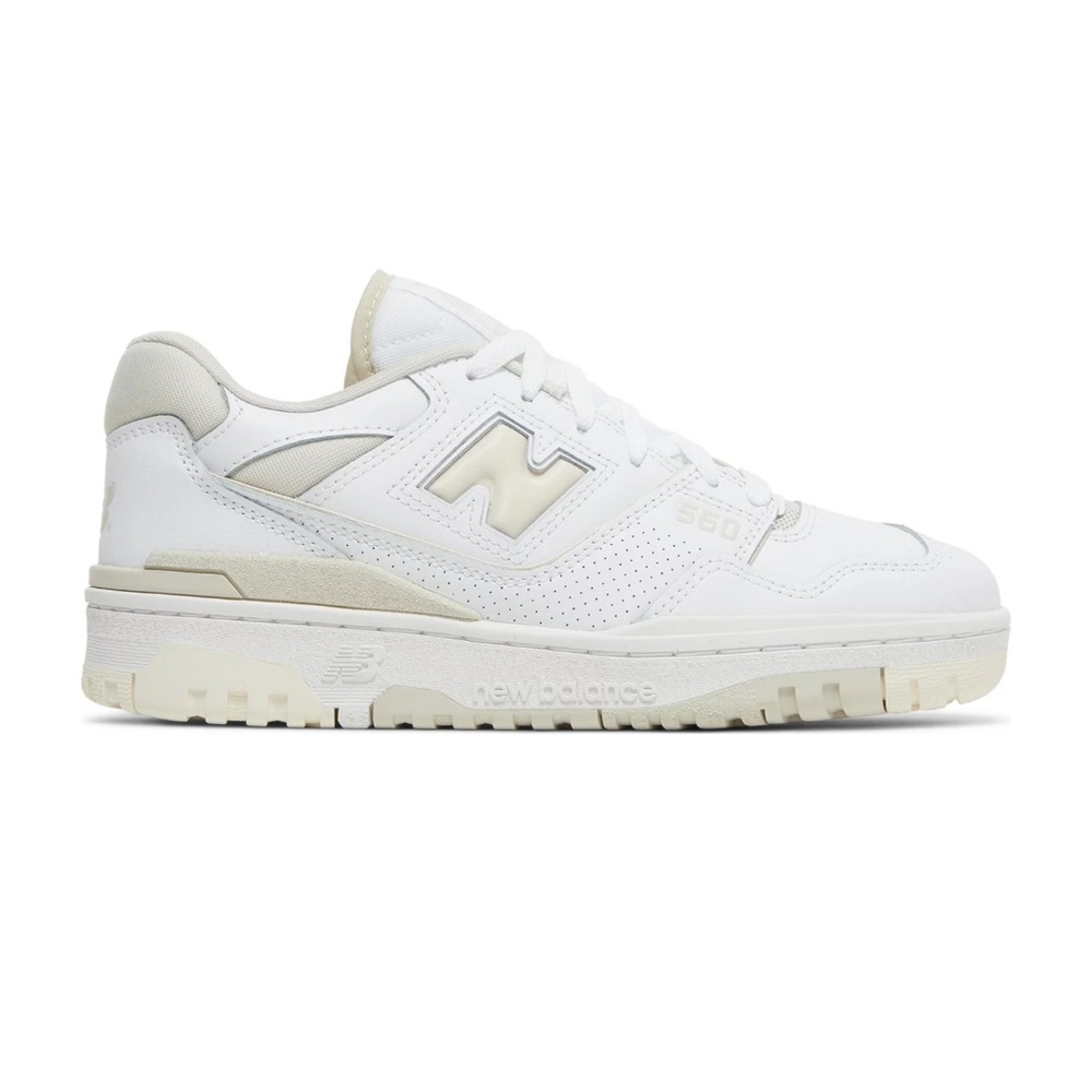 New Balance 550 Sneakers in White ‘Silver Birch’